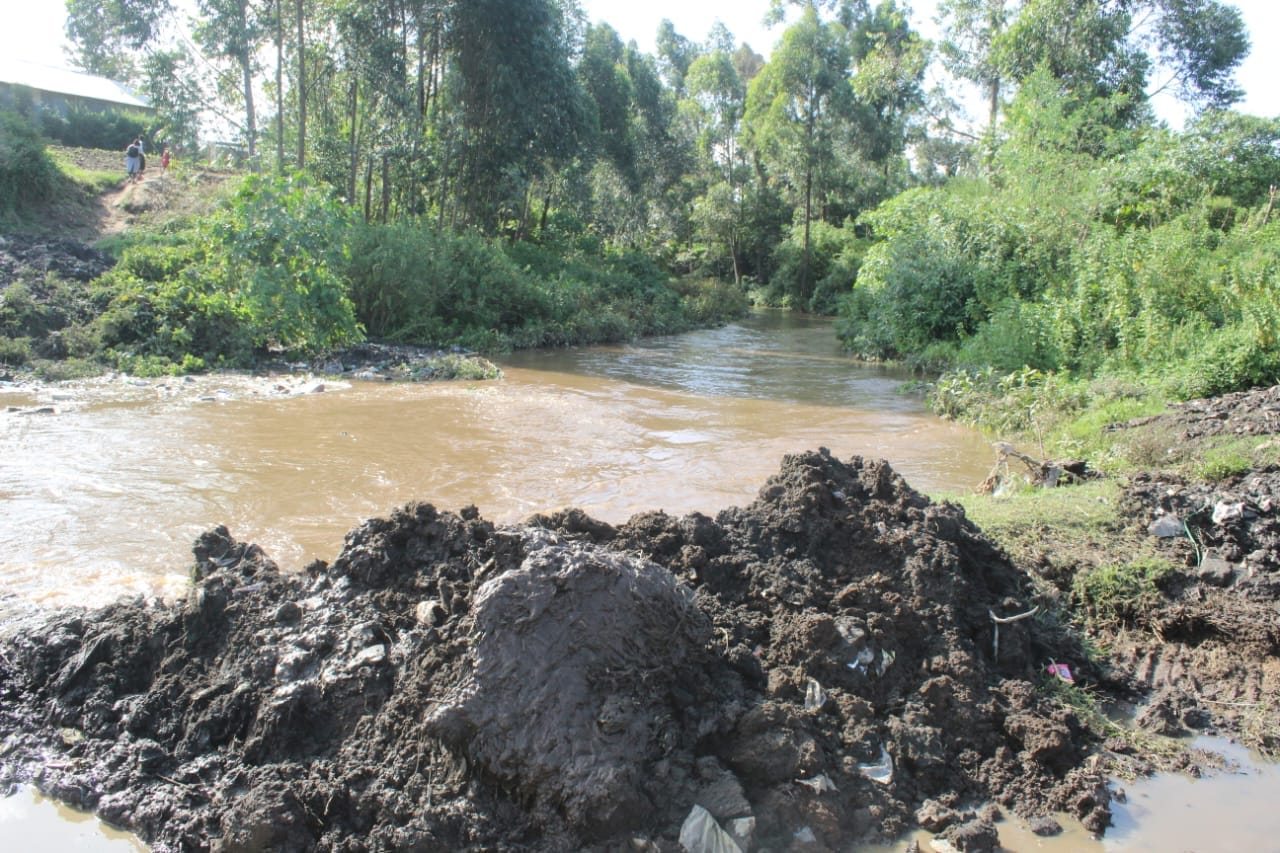 Desilting Ndarugu River in Barut
